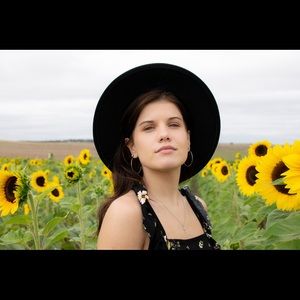 Meet your Posher, Faith